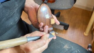 枚方の工房にて 顎当ての高さ調整について - 京都南部のバイオリン
